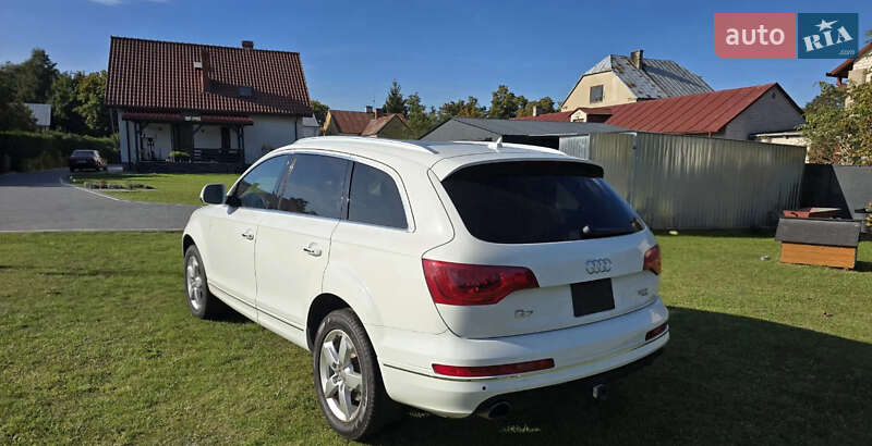 Позашляховик / Кросовер Audi Q7 2015 в Рівному