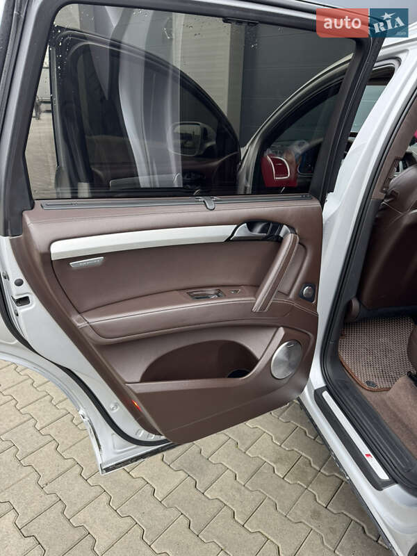 Внедорожник / Кроссовер Audi Q7 2010 в Сарнах