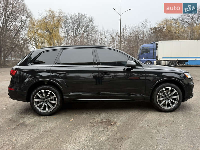 Позашляховик / Кросовер Audi Q7 2023 в Дніпрі