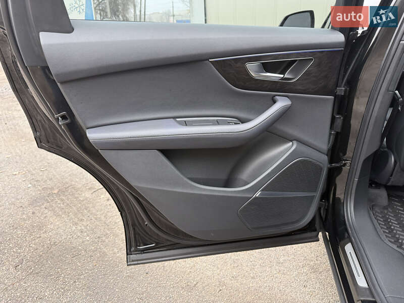 Позашляховик / Кросовер Audi Q7 2023 в Дніпрі