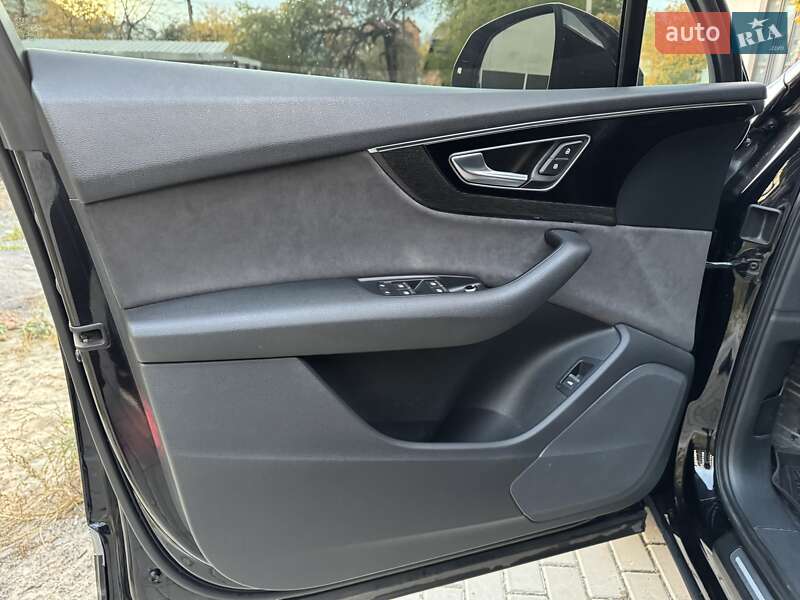 Позашляховик / Кросовер Audi Q7 2015 в Хмельницькому