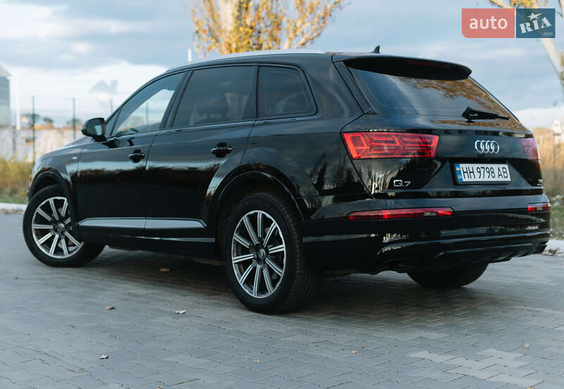 Внедорожник / Кроссовер Audi Q7 2017 в Измаиле