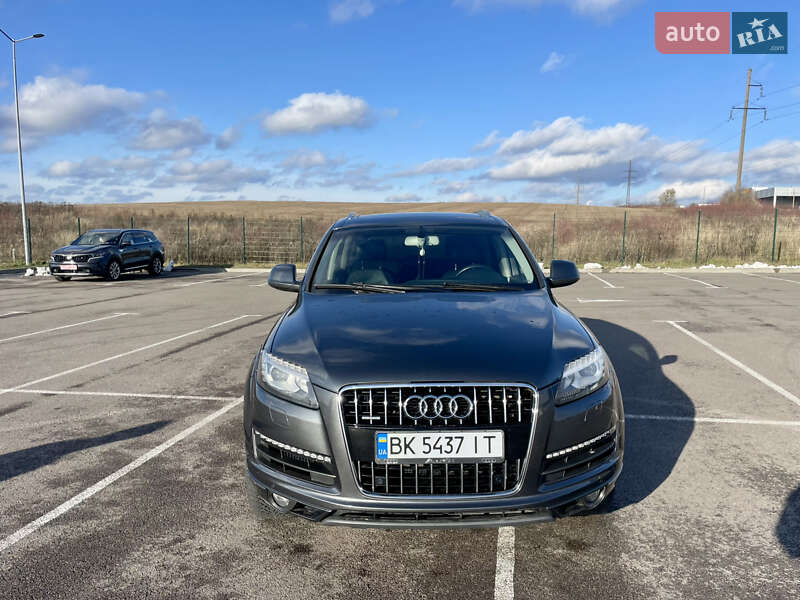Позашляховик / Кросовер Audi Q7 2015 в Рівному