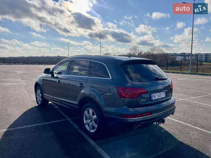 Позашляховик / Кросовер Audi Q7 2015 в Рівному