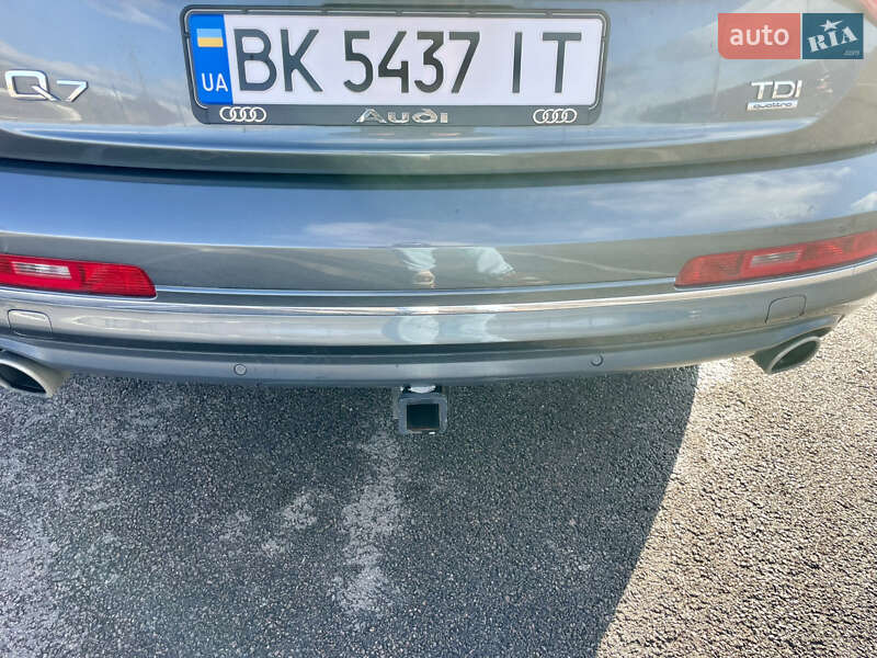 Позашляховик / Кросовер Audi Q7 2015 в Рівному
