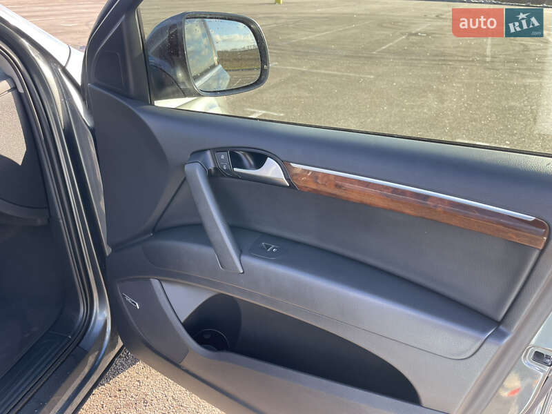 Позашляховик / Кросовер Audi Q7 2015 в Рівному