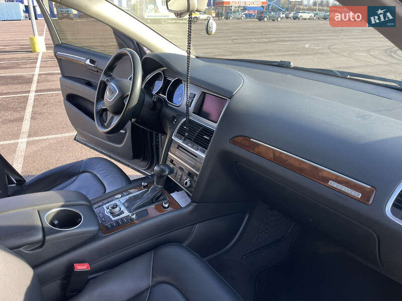 Позашляховик / Кросовер Audi Q7 2015 в Рівному