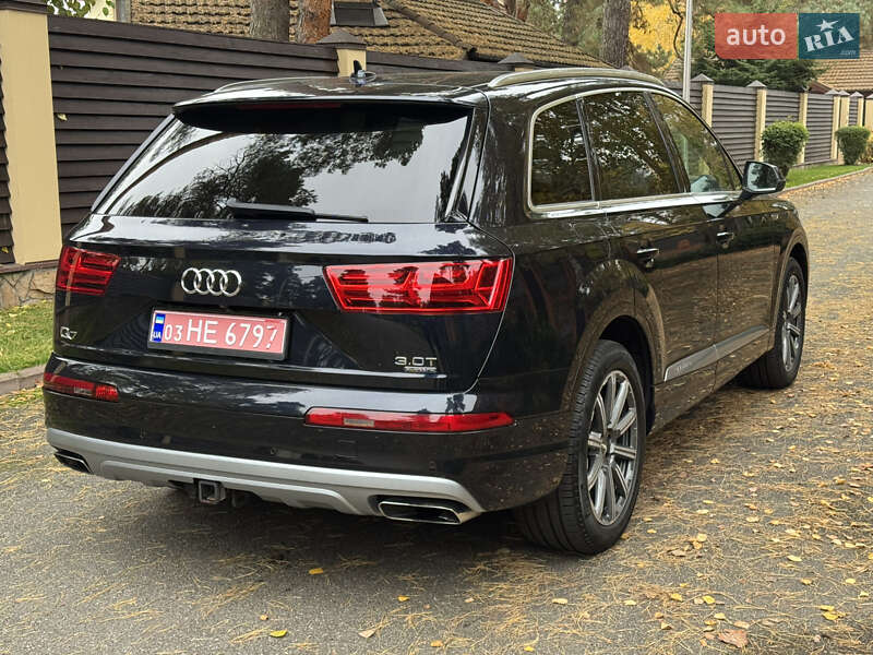 Позашляховик / Кросовер Audi Q7 2017 в Києві