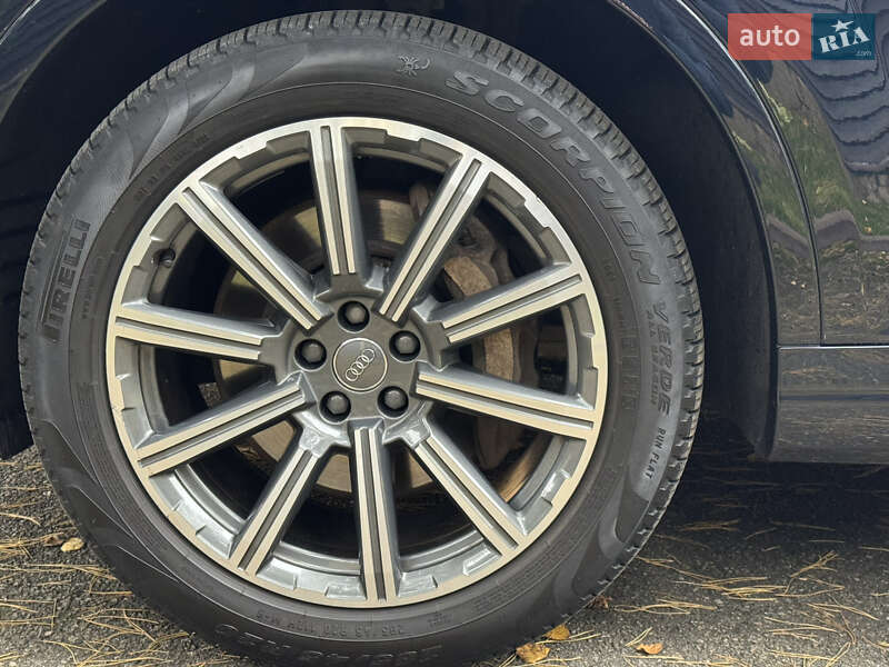 Позашляховик / Кросовер Audi Q7 2017 в Києві