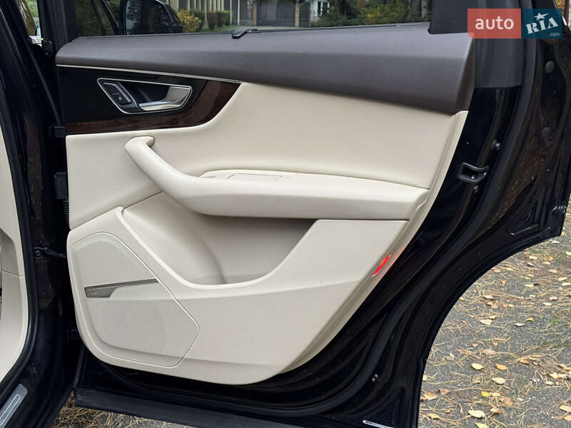 Позашляховик / Кросовер Audi Q7 2017 в Києві