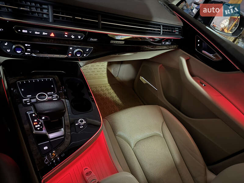 Позашляховик / Кросовер Audi Q7 2017 в Києві
