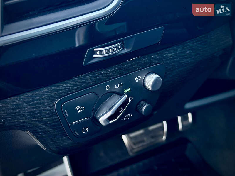 Внедорожник / Кроссовер Audi Q7 2017 в Киеве