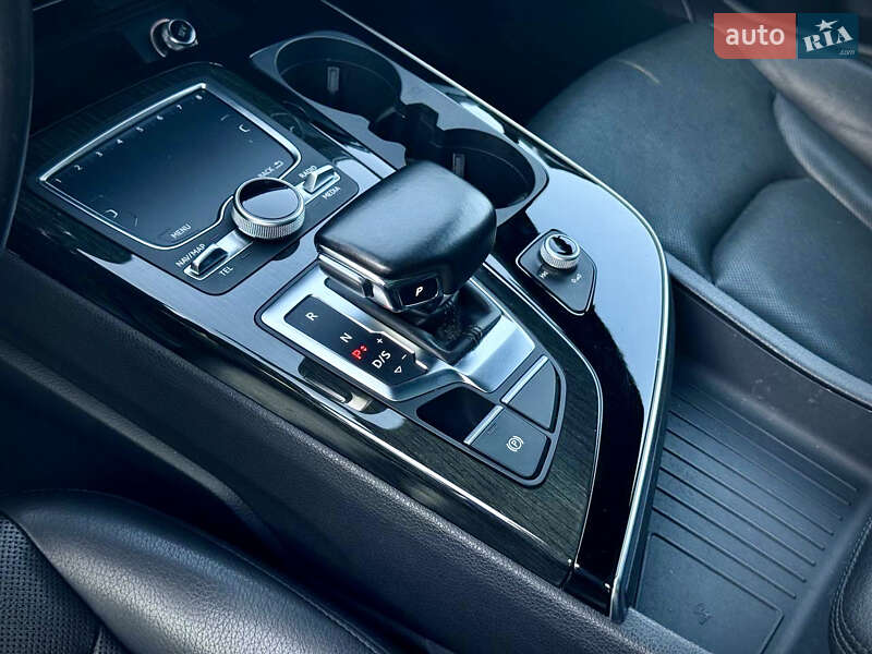 Внедорожник / Кроссовер Audi Q7 2017 в Киеве