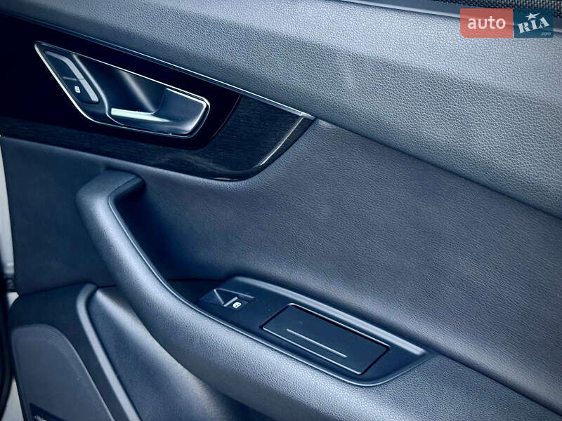 Внедорожник / Кроссовер Audi Q7 2017 в Киеве