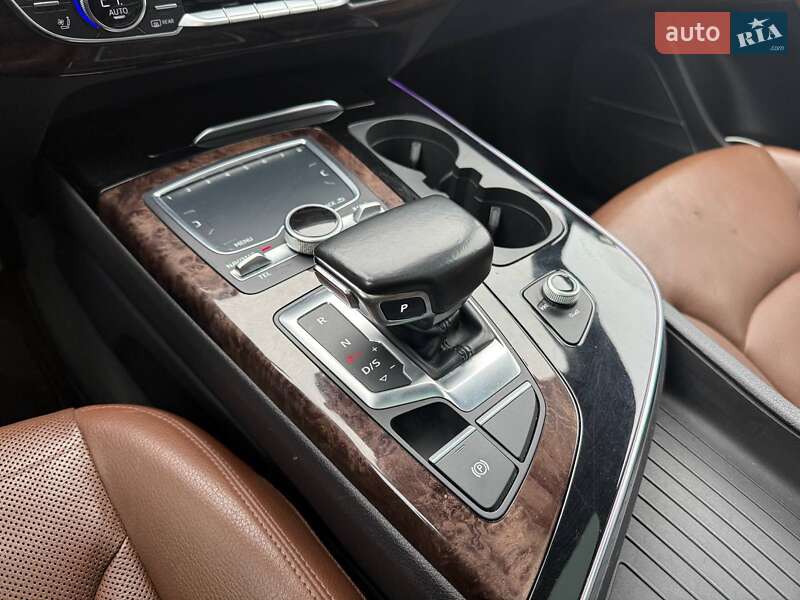 Позашляховик / Кросовер Audi Q7 2016 в Києві