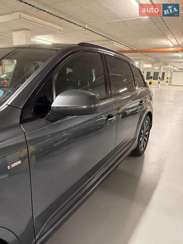 Внедорожник / Кроссовер Audi Q7 2017 в Киеве