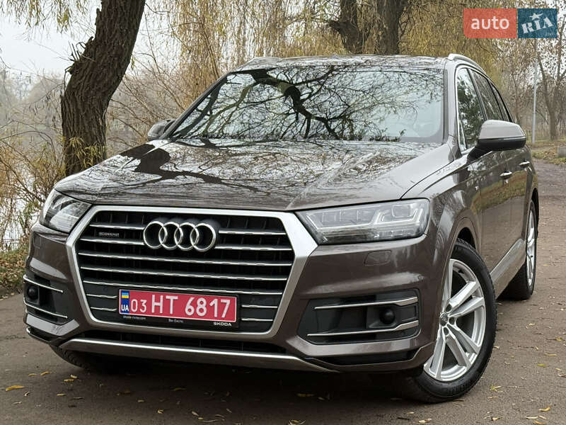 Внедорожник / Кроссовер Audi Q7 2017 в Ровно