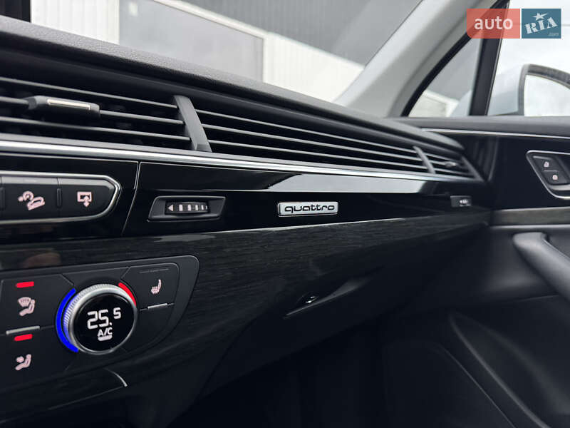 Позашляховик / Кросовер Audi Q7 2015 в Стрию