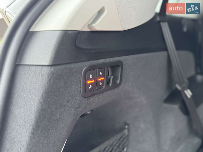 Позашляховик / Кросовер Audi Q7 2015 в Стрию