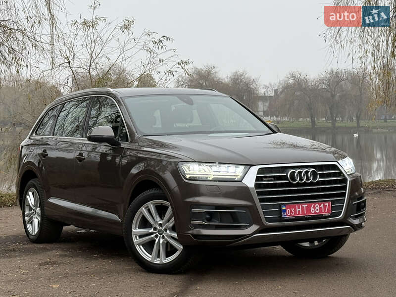 Внедорожник / Кроссовер Audi Q7 2017 в Ровно