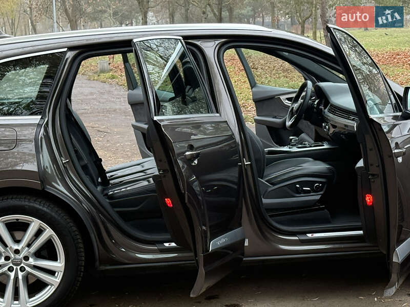 Внедорожник / Кроссовер Audi Q7 2017 в Ровно