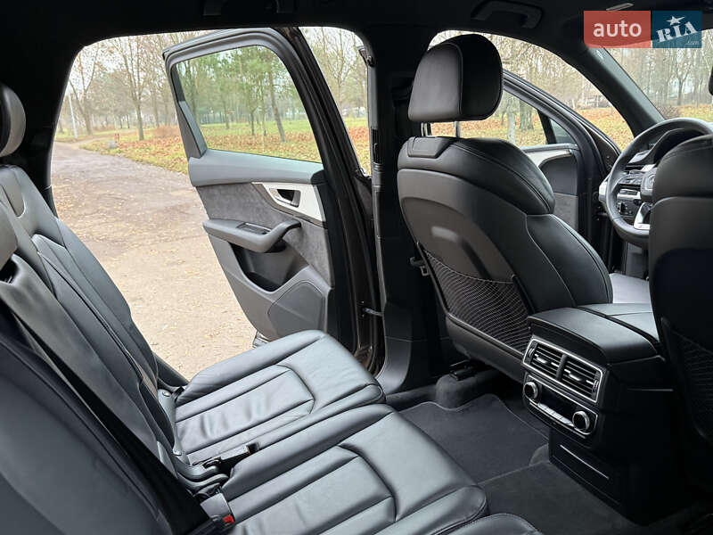 Внедорожник / Кроссовер Audi Q7 2017 в Ровно