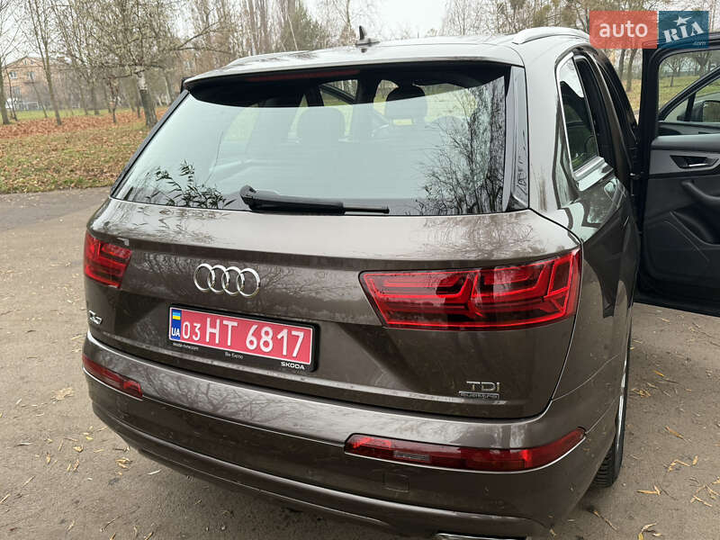 Внедорожник / Кроссовер Audi Q7 2017 в Ровно