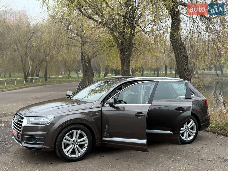 Внедорожник / Кроссовер Audi Q7 2017 в Ровно