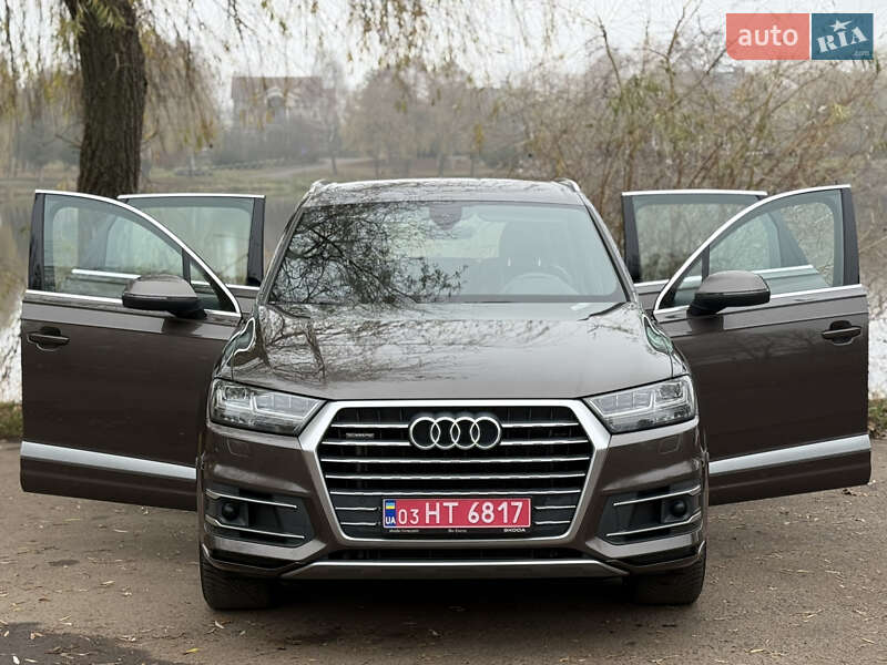 Внедорожник / Кроссовер Audi Q7 2017 в Ровно