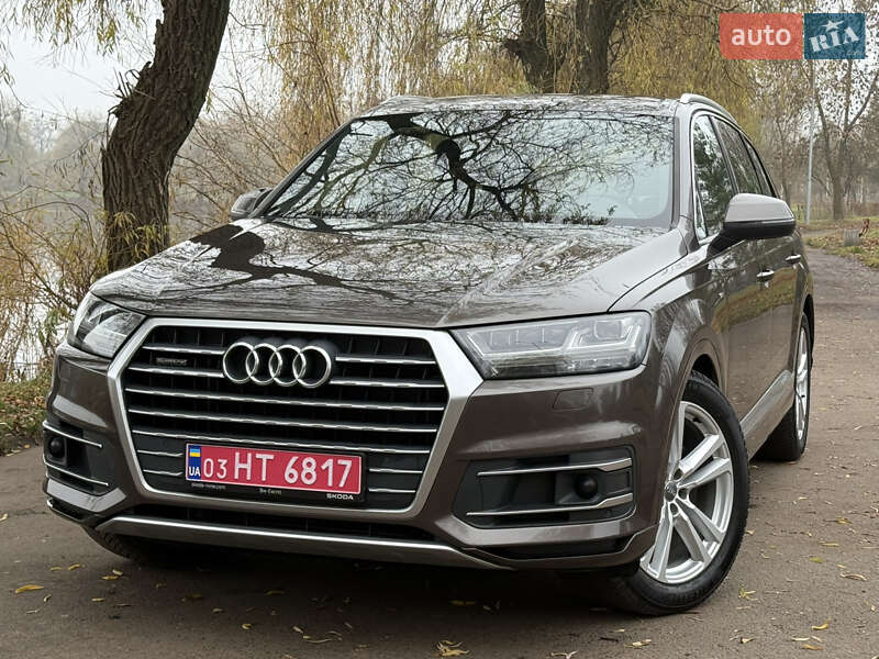 Внедорожник / Кроссовер Audi Q7 2017 в Ровно