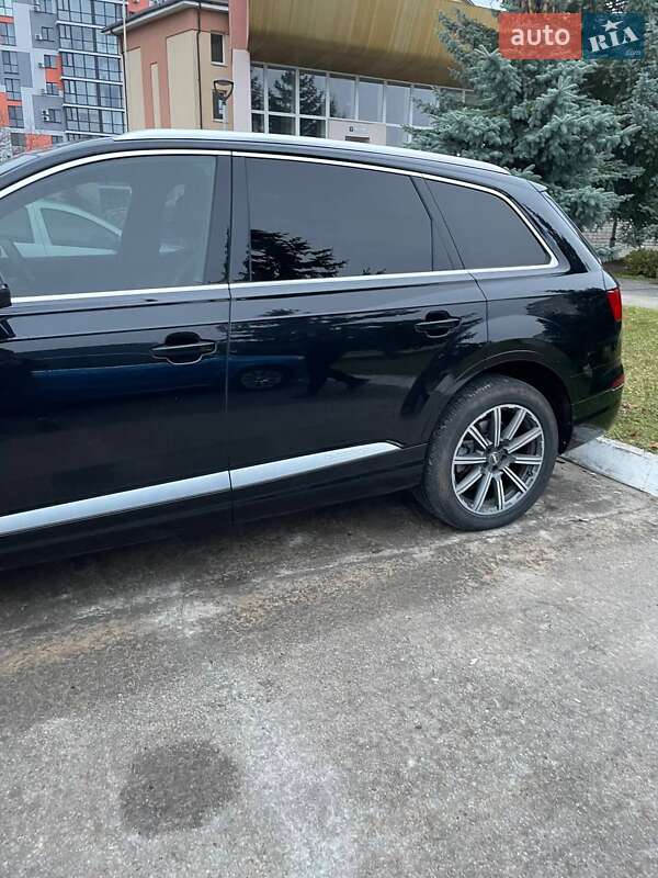 Внедорожник / Кроссовер Audi Q7 2017 в Сарнах