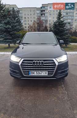 Позашляховик / Кросовер Audi Q7 2017 в Сарнах