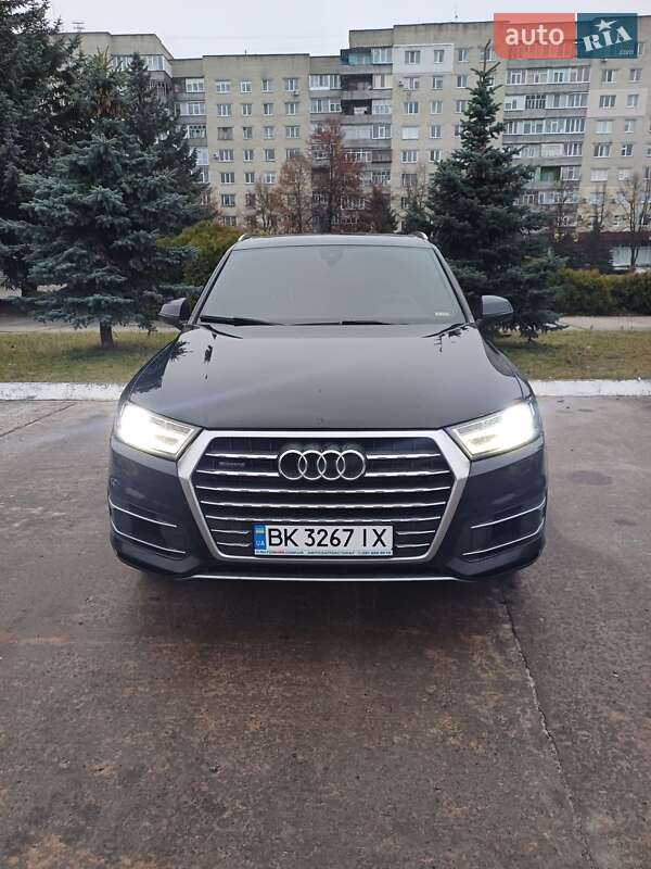 Внедорожник / Кроссовер Audi Q7 2017 в Сарнах