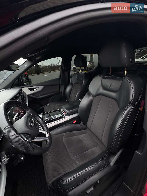 Позашляховик / Кросовер Audi Q7 2021 в Житомирі