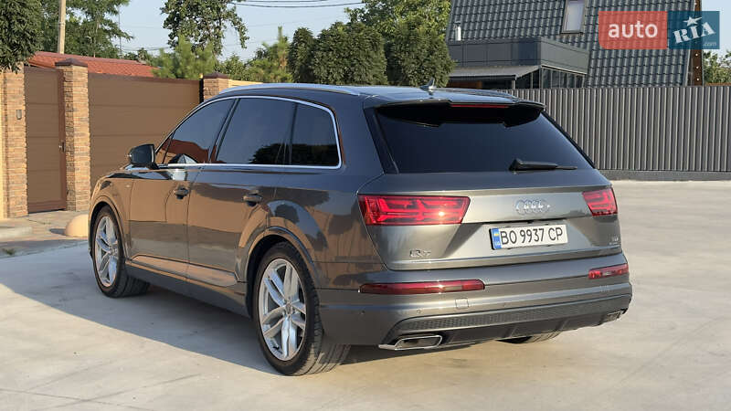 Внедорожник / Кроссовер Audi Q7 2016 в Павлограде