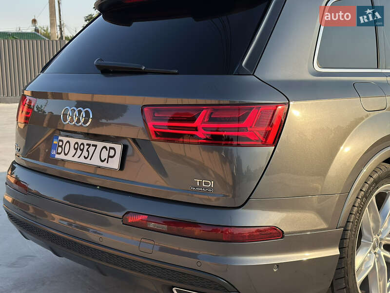 Внедорожник / Кроссовер Audi Q7 2016 в Павлограде