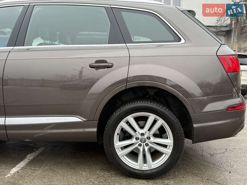 Внедорожник / Кроссовер Audi Q7 2017 в Ровно