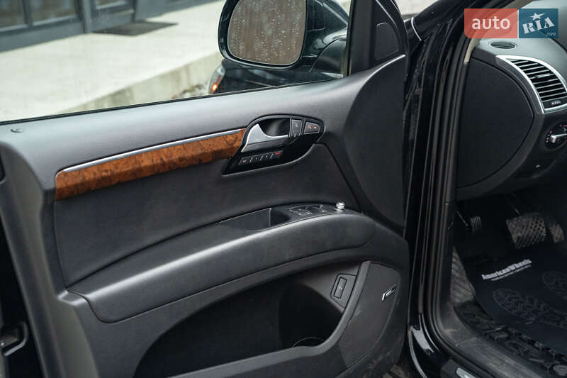 Внедорожник / Кроссовер Audi Q7 2013 в Черновцах