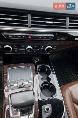 Внедорожник / Кроссовер Audi Q7 2015 в Киеве