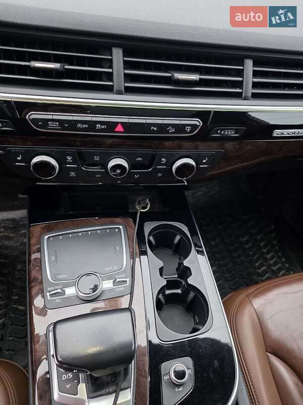 Позашляховик / Кросовер Audi Q7 2015 в Києві