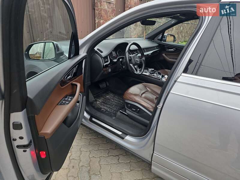 Позашляховик / Кросовер Audi Q7 2015 в Києві