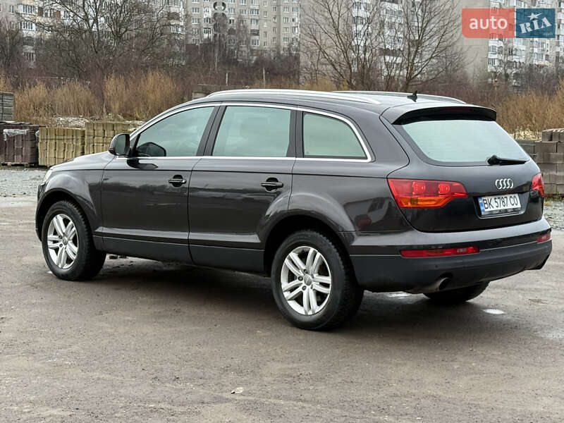 Позашляховик / Кросовер Audi Q7 2007 в Рівному
