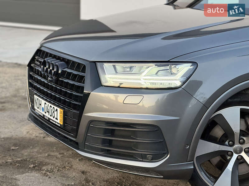 Позашляховик / Кросовер Audi Q7 2016 в Рівному