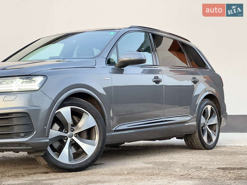 Позашляховик / Кросовер Audi Q7 2016 в Рівному