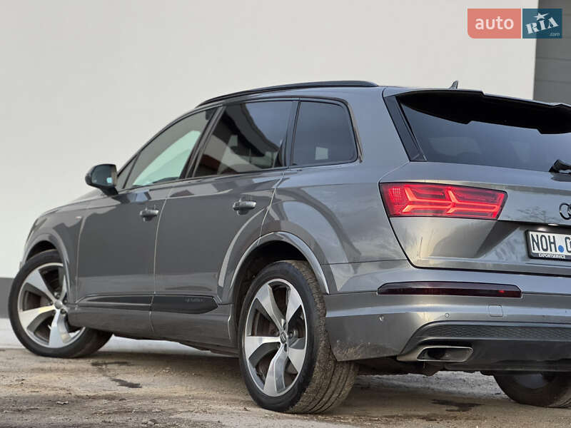 Позашляховик / Кросовер Audi Q7 2016 в Рівному
