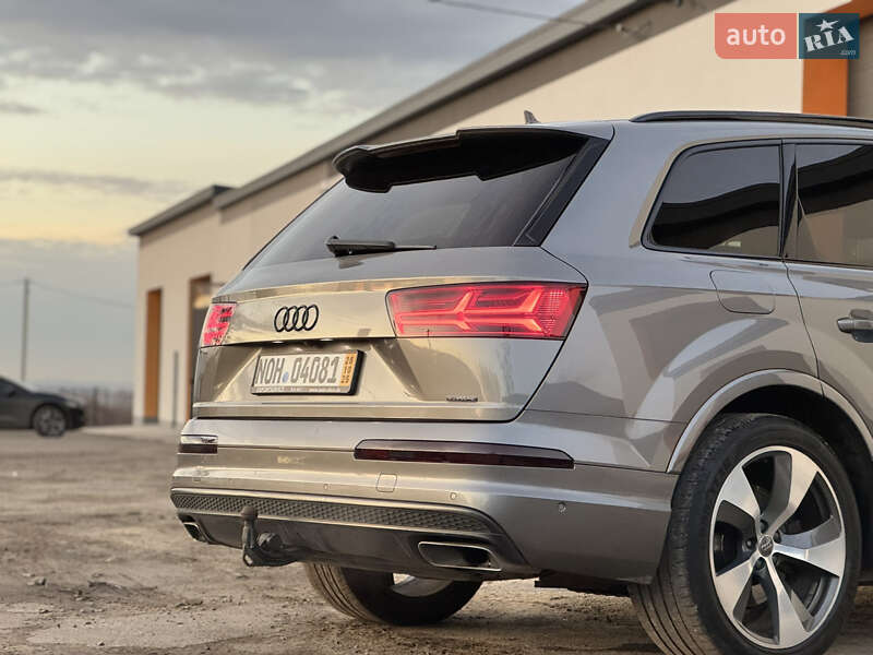 Позашляховик / Кросовер Audi Q7 2016 в Рівному