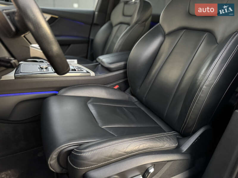 Позашляховик / Кросовер Audi Q7 2016 в Рівному