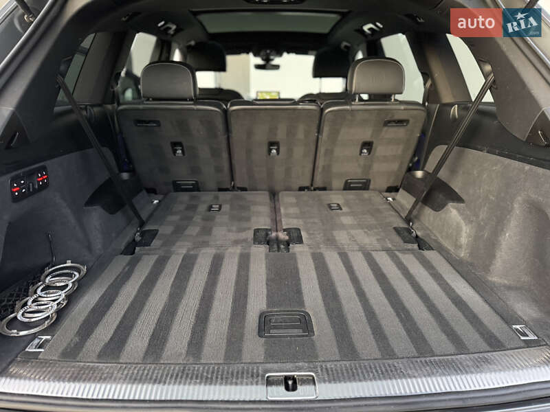 Позашляховик / Кросовер Audi Q7 2016 в Рівному
