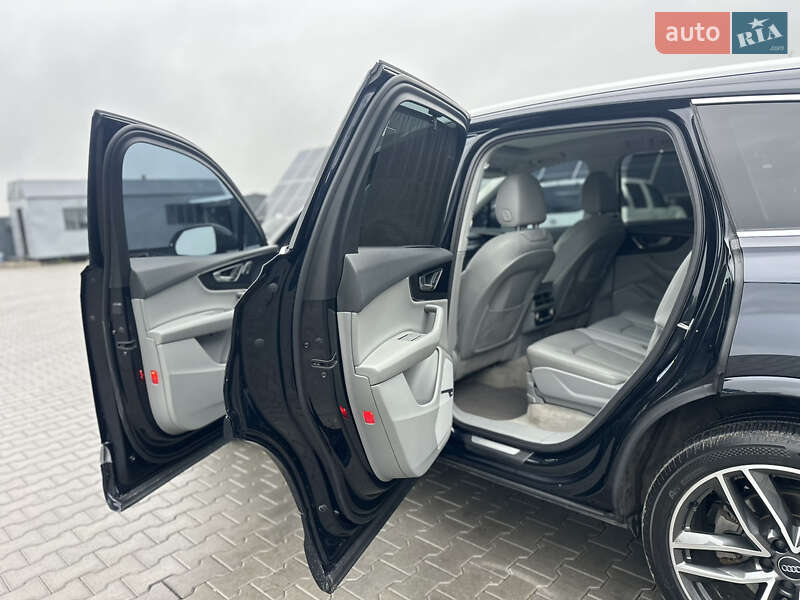 Внедорожник / Кроссовер Audi Q7 2017 в Владимире