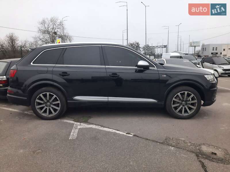 Позашляховик / Кросовер Audi Q7 2015 в Києві